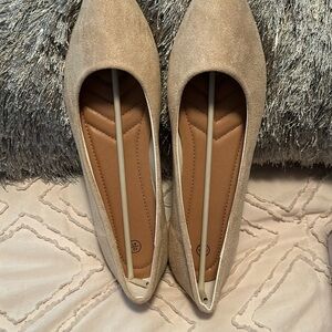 New beige flat shoes
